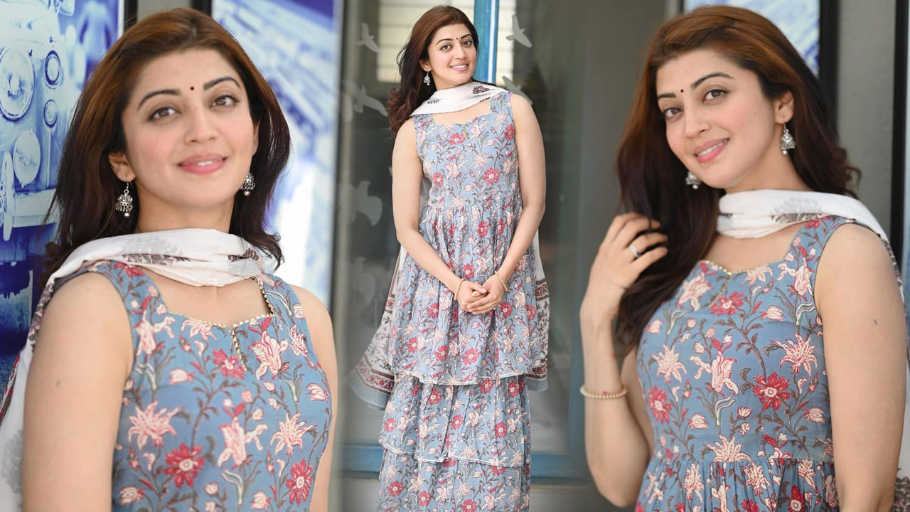 టాలీవుడ్ లో చేసింది తక్కువ సినిమాలే అయినా మంచి క్రేజ్ తెచ్చుకుంది అందాల భామ ప్రణీత సుభాష్.. ఈ ముద్దుగుమ్మ తన అందం అభినయంతో కుర్రకారును కట్టిపడేసింది. పవర్ స్టార్ పవన్ కళ్యాణ్ నటించిన అత్తారింటికి దారేది సినిమాలో సెకండ్ హీరోయిన్ గా చేసి మంచి గుర్తింపు తెచ్చుకుంది. ఉంగరాల జుట్టుతో బొంగరాల్లాంటి కళ్లతో కుర్రకారును కట్టిపడేసింది ఈ బ్యూటీ.