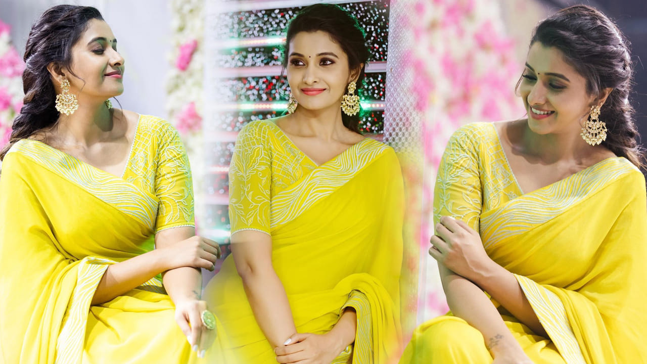 వరుస విజయాలను కూడా కోలీవుడ్ బాక్స్ ఆఫీస్ దగ్గర అందుకుంటూ ఫుల్ జోష్ లో కెరీర్ ను ముందుకు సాగిస్తున్న ముద్దు గుమ్మలలో ఒకరు అయినటు వంటి ప్రియ భవాని శంకర్ గురించి ప్రత్యేకంగా పరిచయం చేయాల్సిన అవసరం లేదు. ఈ ముద్దు గుమ్మ కళ్యాణం కమనీయం అనే తెలుగు మూవీ లో హీరోయిన్ గా నటించింది.