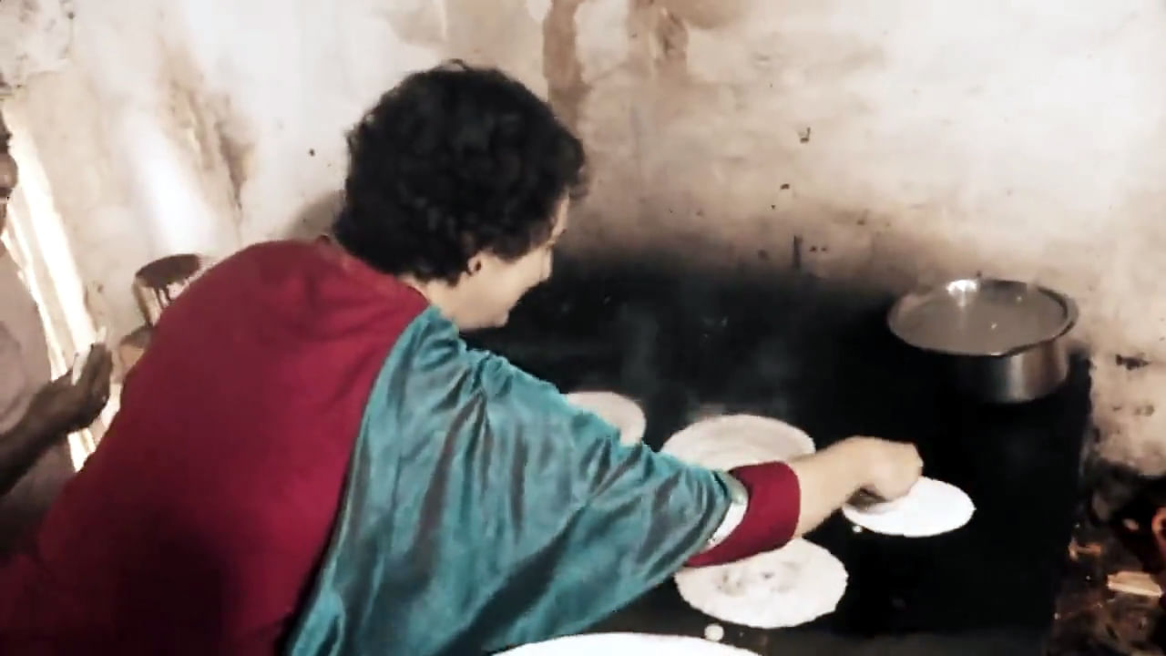 Priyanka Gandhi: హోటల్‌కు వెళ్లి దోశలు వేసిన ప్రియాంక గాంధీ.. వీడియో వైరల్‌