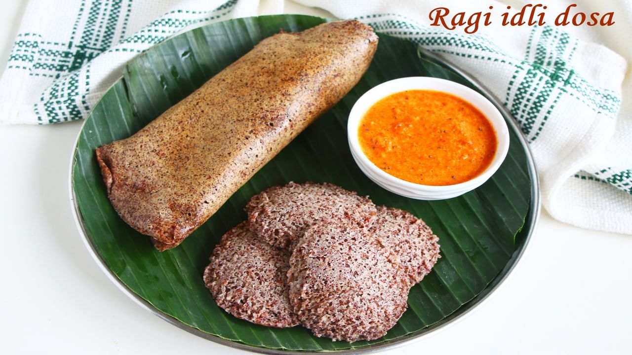 After this, let its paste remain for some time.  After keeping it for a while, keep it on penam and cook it.  Enjoy this delicious breakfast with chutney.  You can add lots of vegetables to it and sprinkle the copper too.  You can also have it with tea.