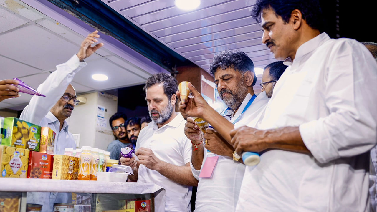 Karnataka Election: ‘కర్ణాటక గర్వం.. నందిని ఈజ్ ది బెస్ట్’.. మిల్క్ పార్లర్‌కు వెళ్లి ఐస్‌క్రీం తిన్న రాహుల్ గాంధీ..