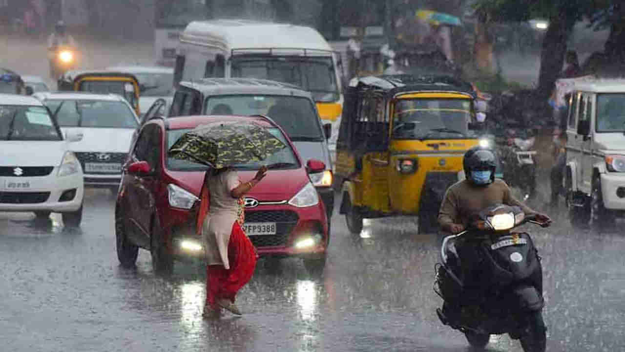 Heavy Rain: హైదరాబాద్‌లో ఒక్కసారిగా మారిన వాతావరణం.. పలు చోట్ల ఈదురు గాలులతో కూడిన వర్షం.. నేలకొరిగిన చెట్లు..