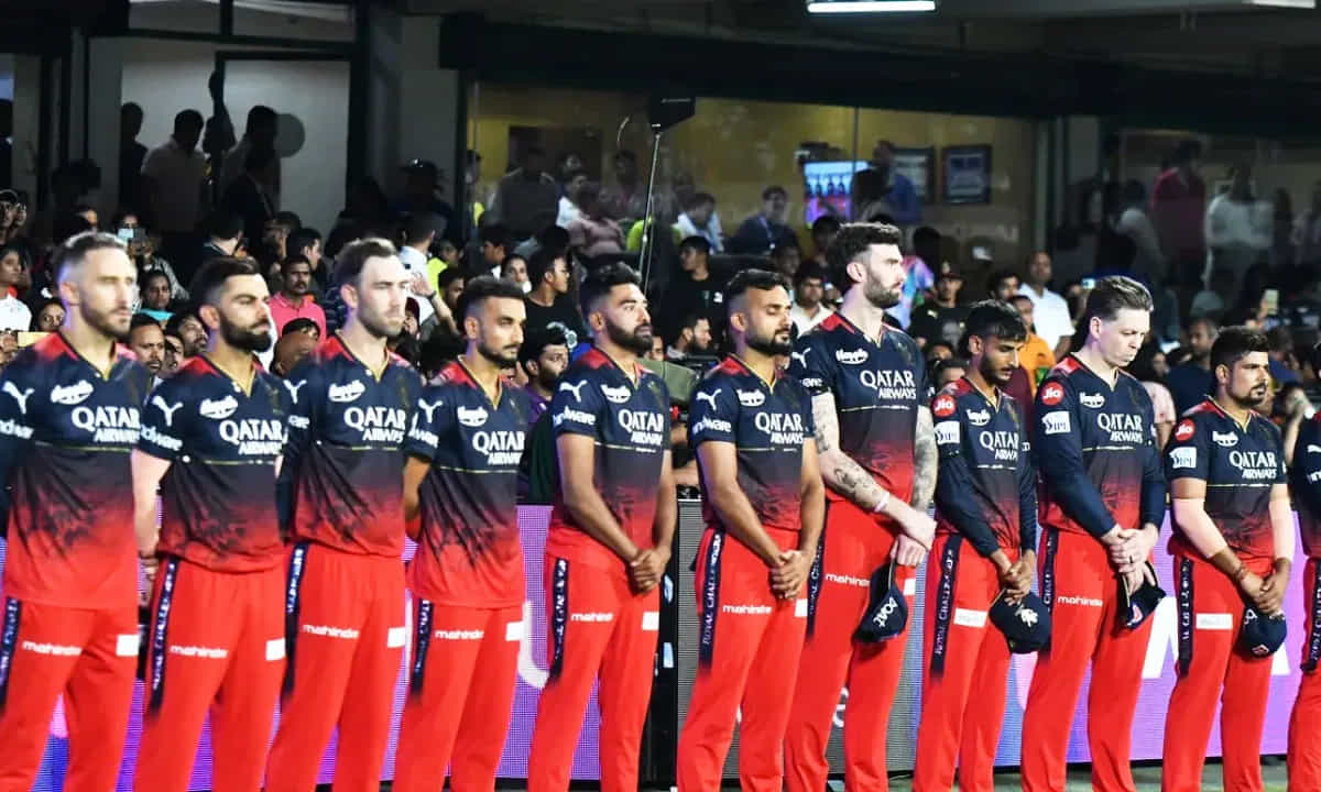 ఆస్ట్రేలియన్ క్రికెట్ బోర్డు ప్రచురించిన కొత్త నివేదికలో, జోష్ హేజిల్వుడ్ లక్నో సూపర్జెయింట్స్తో ఆడేందుకు సిద్ధంగా ఉన్నాడు. దీంతో పాటు తదుపరి మ్యాచ్లో జోష్ హేజిల్వుడ్ ఆడటం ఖాయం. జోష్ హేజిల్వుడ్ రాకతో ఆర్సీబీ బౌలింగ్ లైనప్ మరింత పటిష్టంగా మారనుంది. ఎందుకంటే గత సీజన్లో ఆర్సీబీ తరఫున అత్యధిక వికెట్లు తీసిన పేసర్ జోష్ హేజిల్వుడ్. 12 మ్యాచుల్లో మొత్తం 20 వికెట్లు తీశాడు.