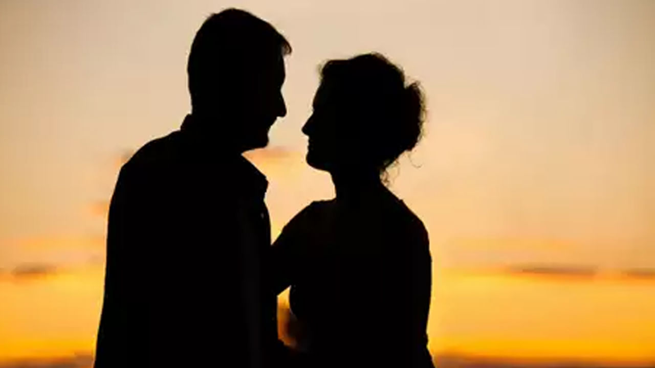 తరచుగా మీరు మీ భాగస్వామిని సంతోషంగా ఉంచడానికి ‘ఎస్’ అని చెబుతారు. లేదా మీరు తప్పుల గురించి వారిని ఒప్పించలేరు.. ఈ సమయంలో ఇది గుర్తుంచుకోండి.. బంధంలో 'ఎస్'తో పాటు 'నో' కూడా సమానంగా ముఖ్యమైనది. మీరు మీ నిర్ణయానికి అనుగుణంగా తిరస్కరించవచ్చు. ఇది జరగకపోతే ఇంకా దూరం పెరిగే అవకాశాలు ఉన్నాయని అర్థం చేసుకోండి.