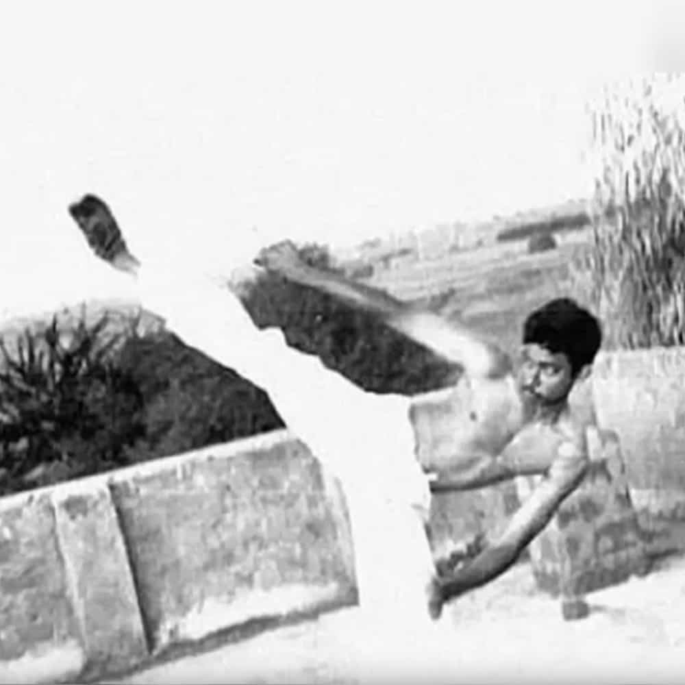 ఇక తెలుగులో చాలా రోజుల పాటు గ్యాప్ ఇచ్చిన వర్మ మళ్లీ ‘రక్త చరిత్ర’ టాలీవుడ్ బాట పట్టాడు.