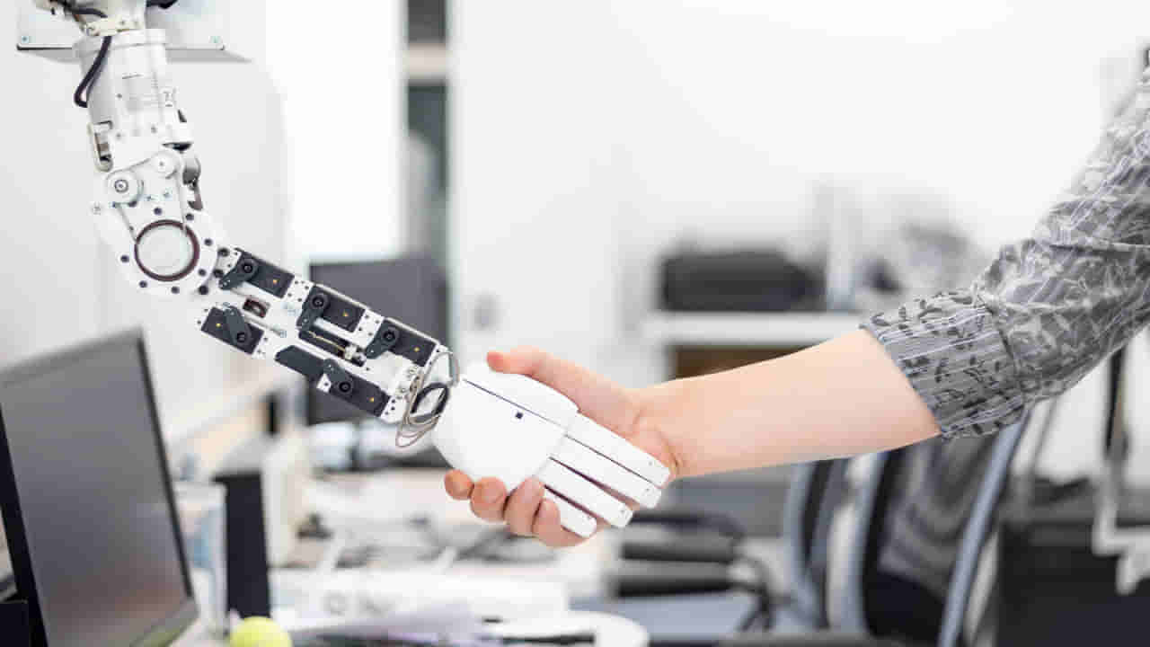 Robot: ఇంట్లో పనికిరాని వస్తువులతో రోబోను తయారుచేశాడు భయ్యా.. ఎవరంటే