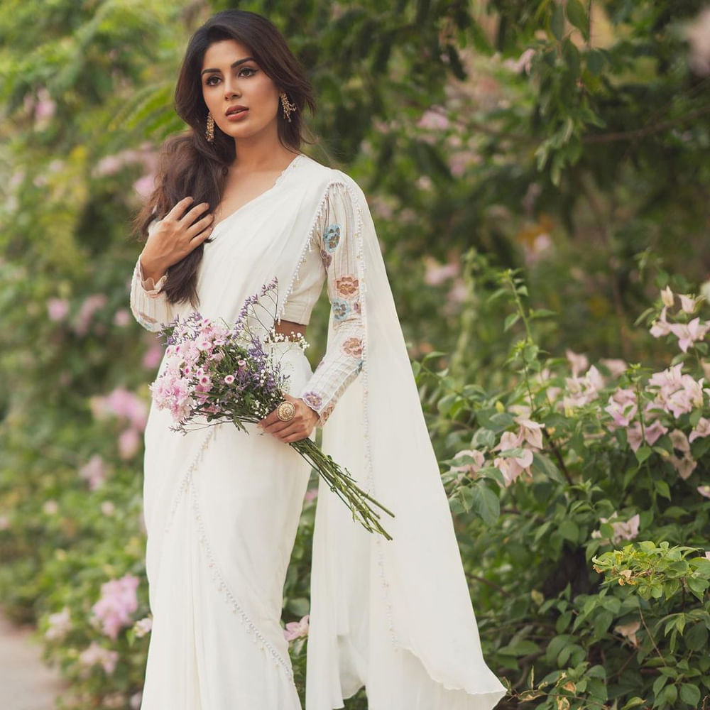  ఆ తర్వాత కళ్యాణ్ రామ్ జోడిగా బింబిసార చిత్రంలో నటించింది. ఈ మూవీ కూడా హిట్ కావడంతో తెలుగులో అమ్మాడి పేరు మారుమోగింది. 