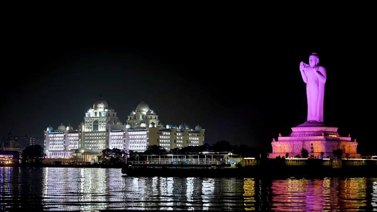 మినీ రిజర్వాయర్: నీటిని పొదుపు చేసే ఉద్దేశంతో సచివాలయ భవనం భూగర్భంలో రెండున్నర లక్షల లీటర్ల సామర్థ్యంతో మినీ రిజర్వాయర్ నిర్మించబడింది. భవనం నలువైపుల నుంచి వాన నీటిని రిజర్వాయర్ లోకి తరలించేందుకు ప్రత్యేక పైప్ లైన్ వ్యవస్థ ఏర్పాటు చేయబడింది. సచివాలయం ప్రాంగణంలో ఏర్పాటుచేసిన 9 ఎకరాల పచ్చిక బయళ్ళ నిర్వహణకు ఈ రిజర్వాయర్ లోని నీటినే వినియోగిస్తారు.