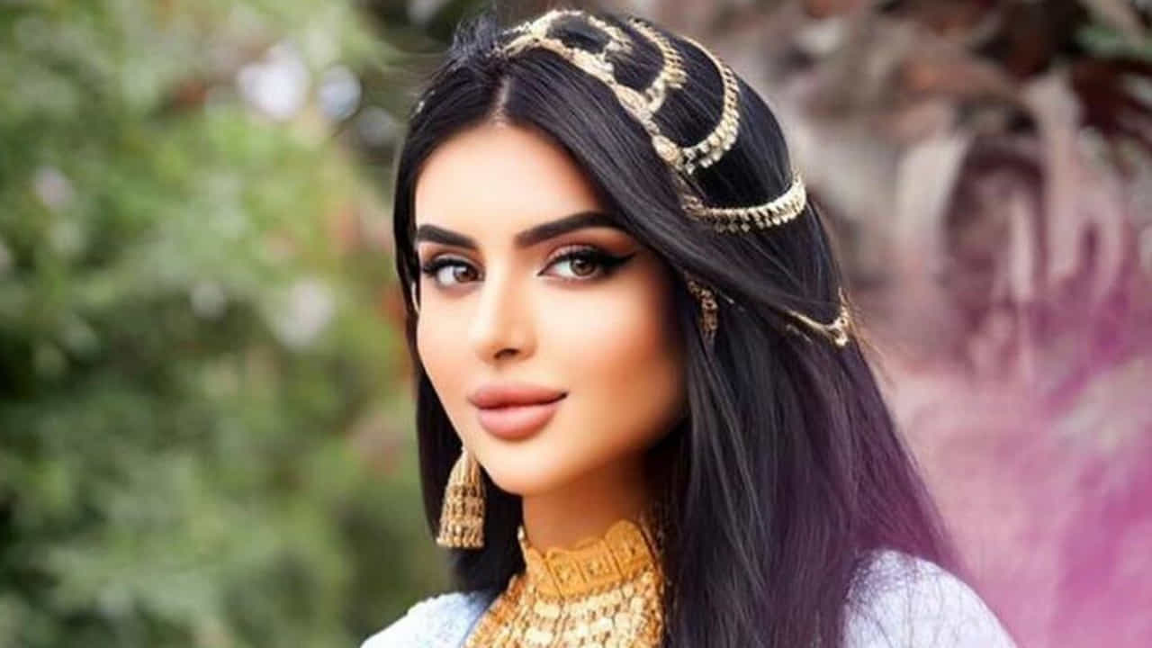 సామాజిక సేవకు సంబంధించిన కార్యక్రమాల్లో మహారా ఎక్కువగా కనిపిస్తారు. ప్రజలు ఆమె అందం గురించి గొప్పగా చెప్పుకుంటారు. 
