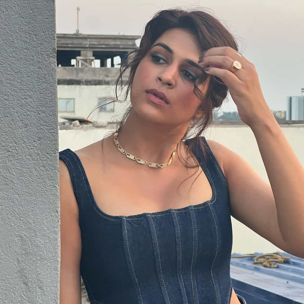 సిద్దు ఫ్రమ్ శ్రీకాకుళం సినిమాతో టాలీవుడ్లోకి ఎంట్రీ ఇచ్చింది శ్రద్ధా దాస్. తెలుగు, తమిళ్, హిందీలో కలిపి దాదాపు 40 చిత్రాల్లో నటించింది. ఆర్య2, డార్లింగ్, నాగవల్లి, మంచి పేరు తెచ్చుకున్న ఈ అమ్మడు సోషల్ మీడియాలో తనదైన ఫొటోస్ తో హీట్ పుట్టిస్తుంది. వైరల్ అవుతున్న ఫొటోస్ పై ఓ లుక్కేయండి.