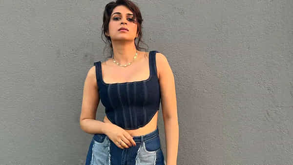 Shraddha Das: స్విమ్ సూట్లో సెగలు పుట్టించిన చిన్నది.. శ్రద్దా దాస్ అందాలకు ఫిదా అవ్వాల్సిందే