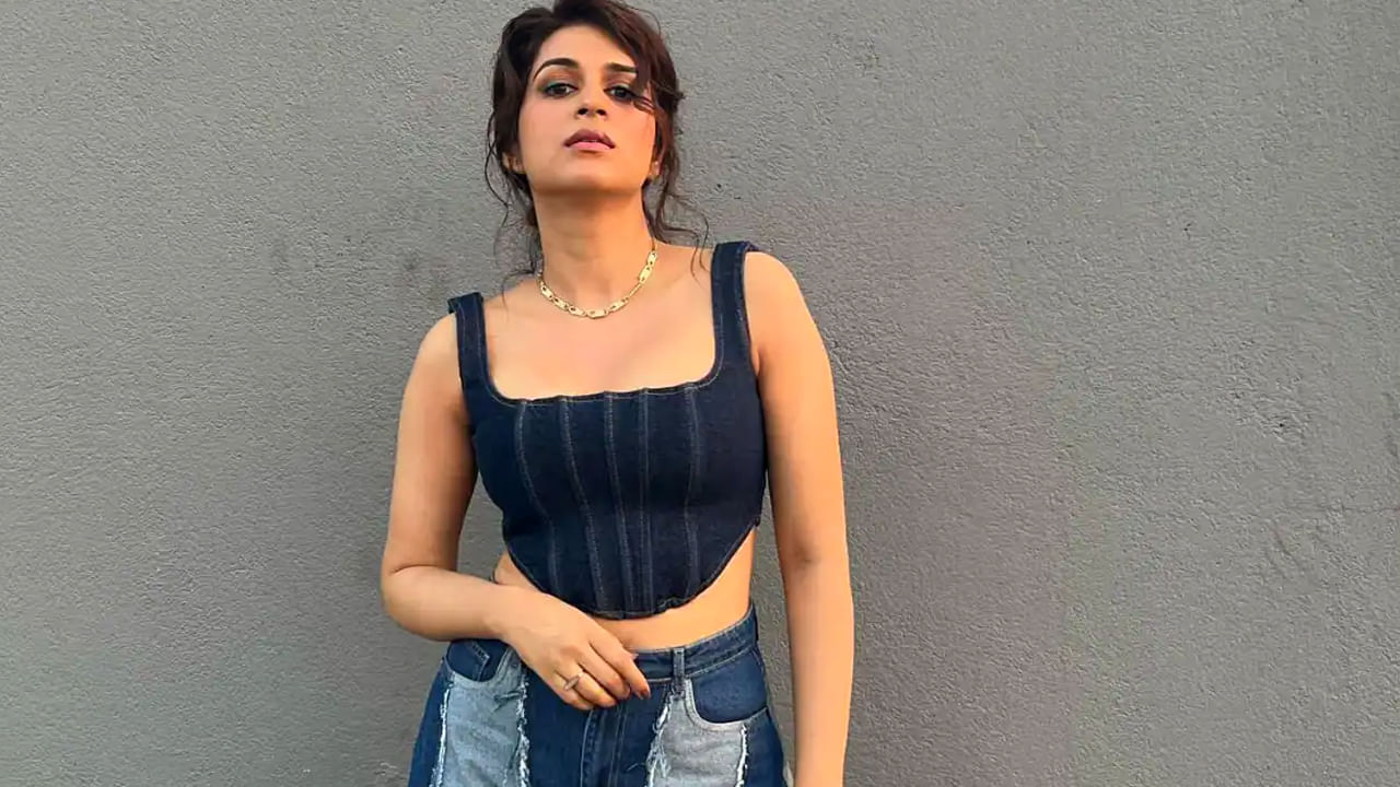 Shraddha Das: స్విమ్ సూట్లో సెగలు పుట్టించిన చిన్నది.. శ్రద్దా దాస్ అందాలకు ఫిదా అవ్వాల్సిందే