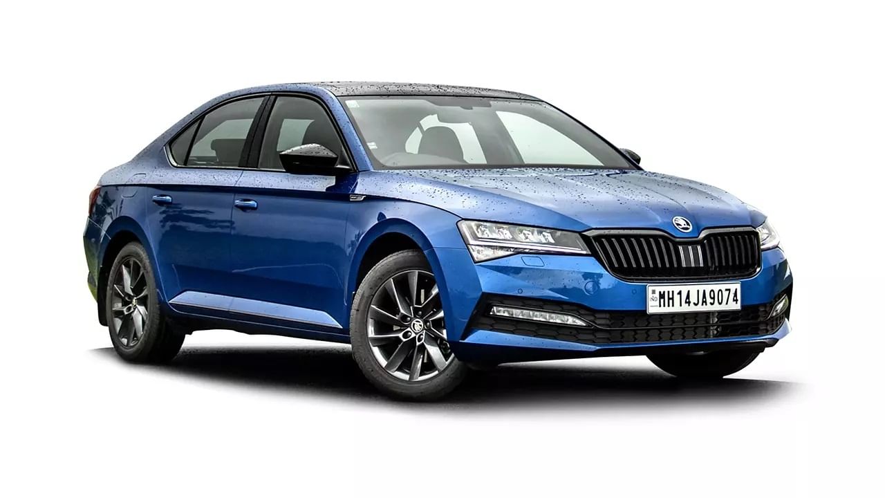 Skoda Superb.. ఆక్టావియా తర్వార స్కోడా నుంచి తెరమరుగుకానున్న మరో కారు స్కోడా సూపర్బ్. ఈ పెట్రోల్ ఇంజిన్  సెడాన్ కూడా భారత మార్కెట్‌లో చివరి వరకు బాగానే సేల్స్ చేసింది. అయినప్పటికీ ఉత్పత్తిన నిలిపివేయాల్సిన పరిస్థితి. 