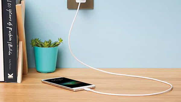 Tech Tips: ఛార్జింగ్ పెట్టి స్విచ్ఛ్ ఆన్ చేయడం మర్చిపోతున్నారా.? మీకోసమే ఈ టెక్నిక్.