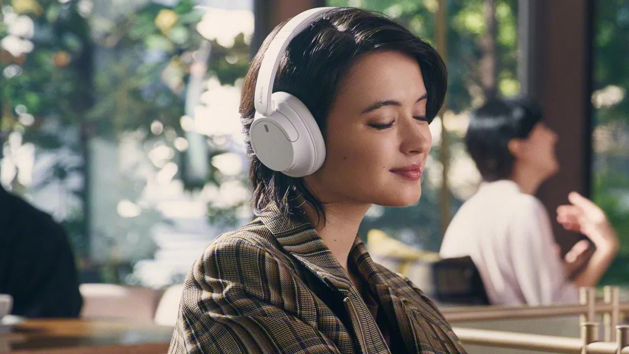 ఇయర్బడ్ల నుంచి హెడ్ఫోన్ల వరకు అన్నింటికీ ఈ మధ్యకాలంలో మంచి డిమాండ్ ఉంది. గత కొన్ని సంవత్సరాలుగా ఈ డిమాండ్ విపరీతంగా పెరిగింది. ఒంటరిగా సమయం గడపడానికి మంచి హెడ్ఫోన్లను కలిగి ఉండటం చాలా అవసరం.