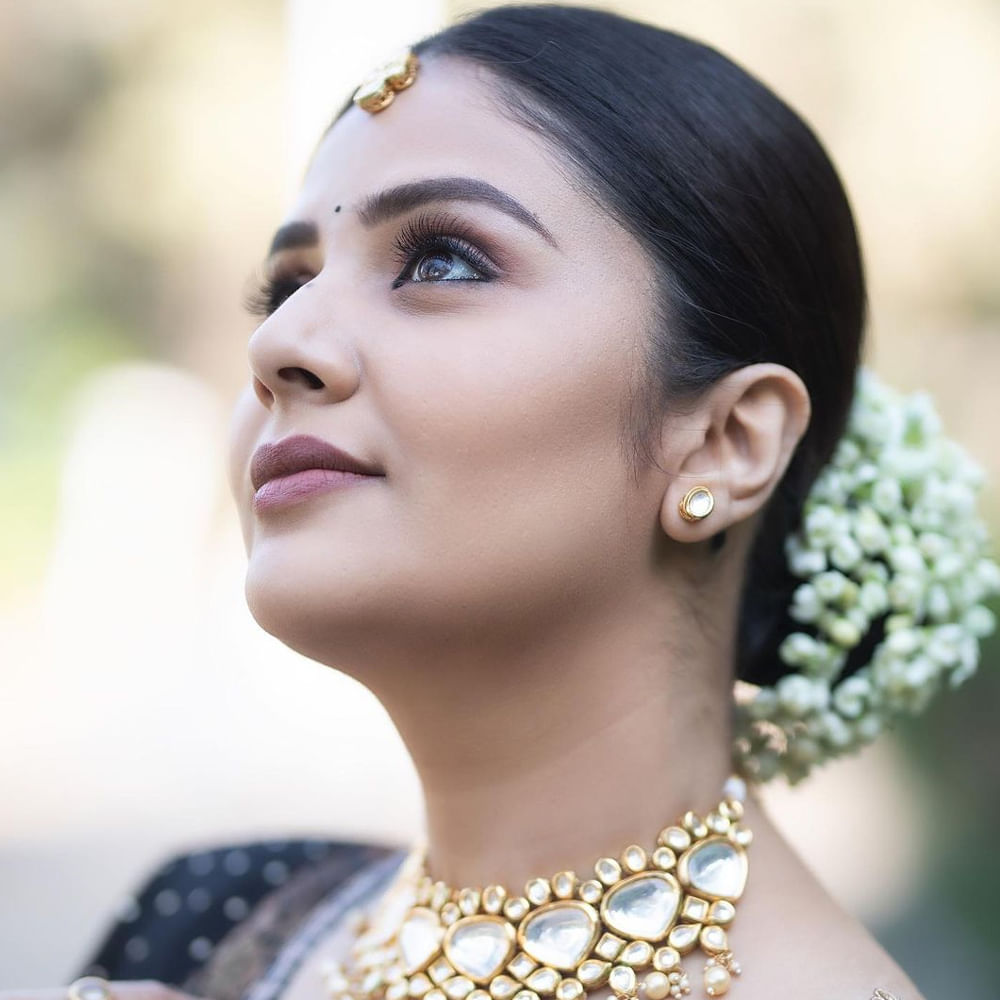 Sreemukhi.. If this lady is seen on the screen, the energy will come from nowhere.  This beauty captivates the audience with her beautiful words