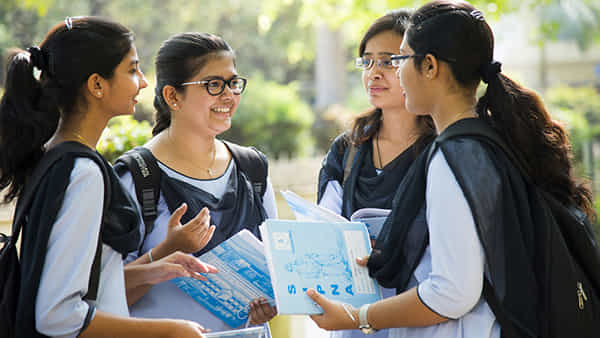 Students: చదువుకుంటూ సంపాందించేలా విద్యార్థులకు బంపర్ ఆఫర్.. ఎలా అంటే