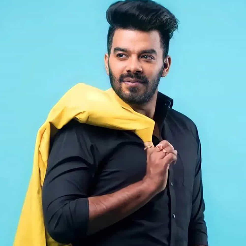 సుధీర్కు ఇప్పుడు కావాల్సింది మంచి స్టోరీ.. తనను నిలబెట్టగల డైరెక్టర్. తాజాగా ఆ కోరిక నెరవేరినట్లే అనిపిస్తుంది. సంతోషం, మిస్టర్ ఫర్ ఫెక్ట్ వంటి సినిమాలు చేసిన దశరథ్తో సుధీర్ సినిమా చేయబోతున్నట్లు సమాచారం.