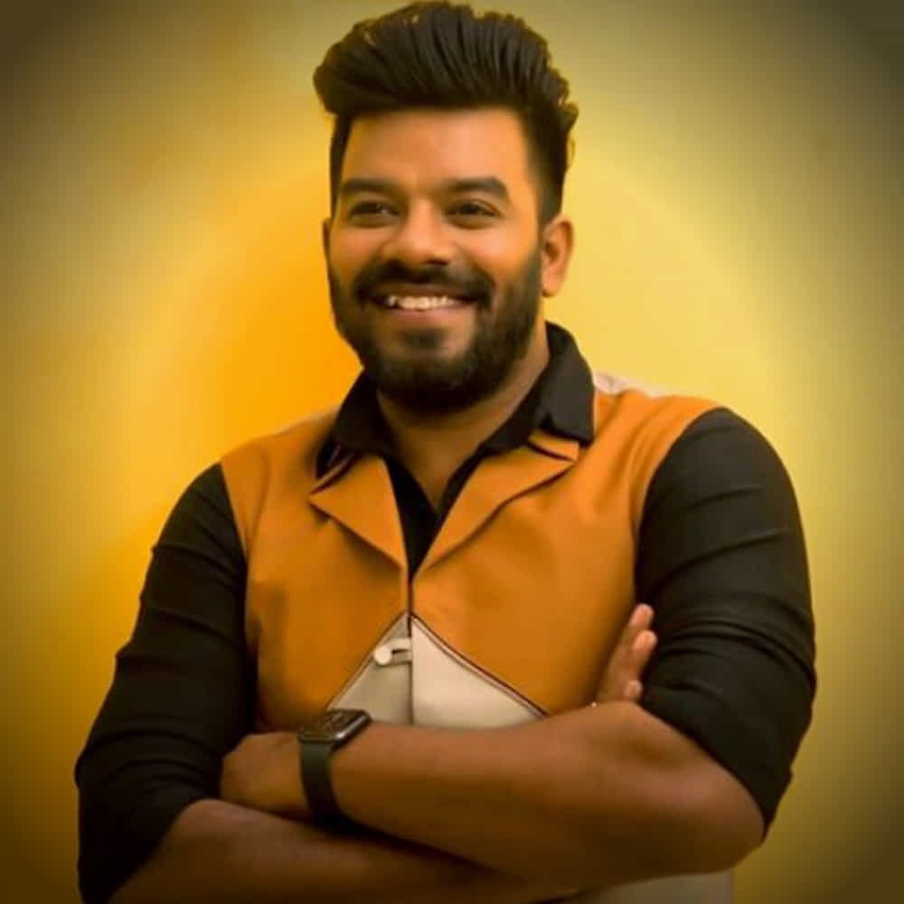 గతంలో సినిమాల్లో చిన్న, చిన్న క్యారెక్టర్లు చేసిన సుధీర్.. ఆ తర్వాతి కాలంలో హీరో అయ్యాడు. సాఫ్ట్ వేర్ సుధీర్, 3 మంకీస్, వాంటెడ్ పండుగాడు, గాలోడు వంటి చిత్రాలు చేశాడు. కానీ అవి కమర్షియల్గా సక్సెస్ అవ్వలేదు. అయినప్పటికీ ఫాలోయింగ్ ఉండటంతో.. మంచి ఓపెనింగ్స్ వస్తున్నాయి.
