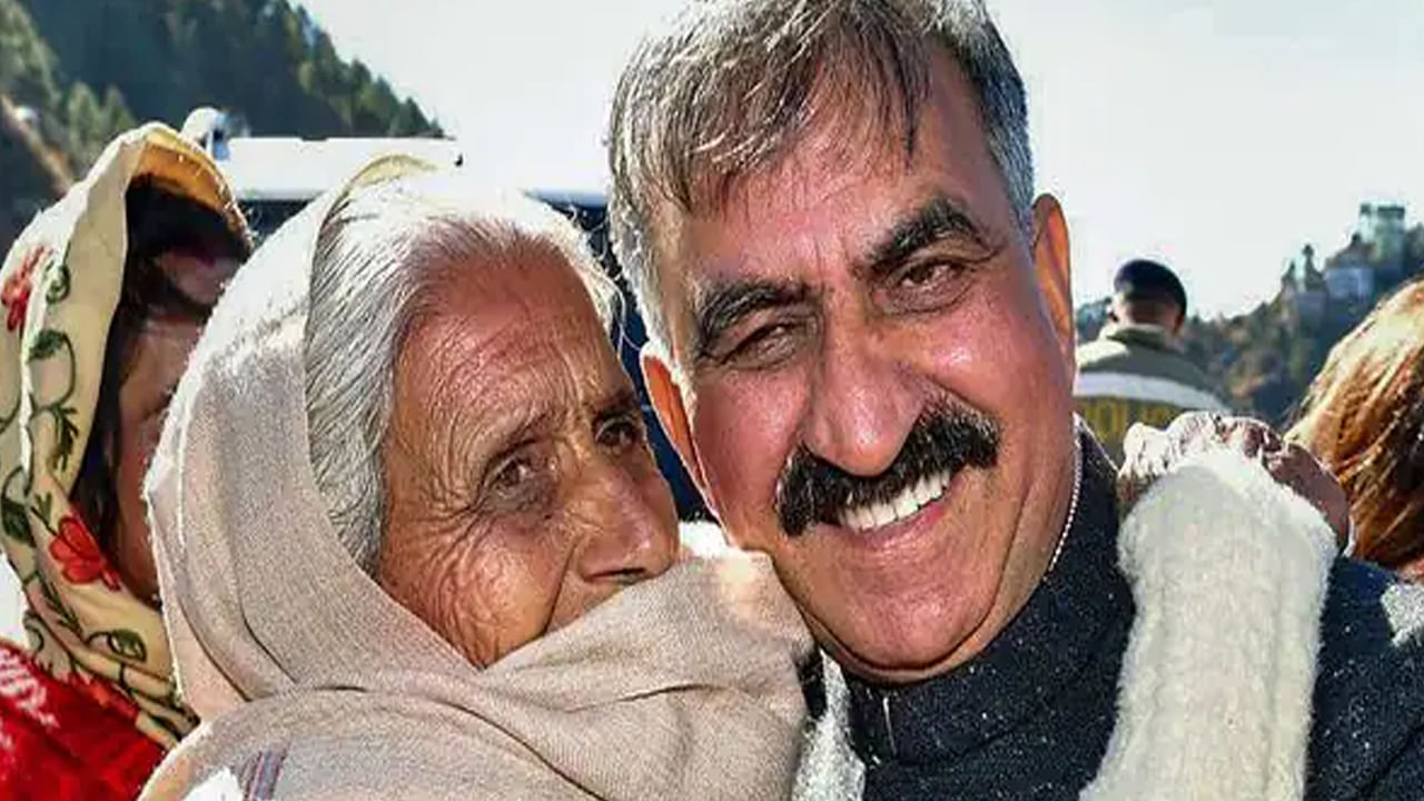 ముఖ్యమంత్రి తల్లికి ఆసుపత్రిలో చేదు అనుభవం.. ఏం జరిగిందంటే