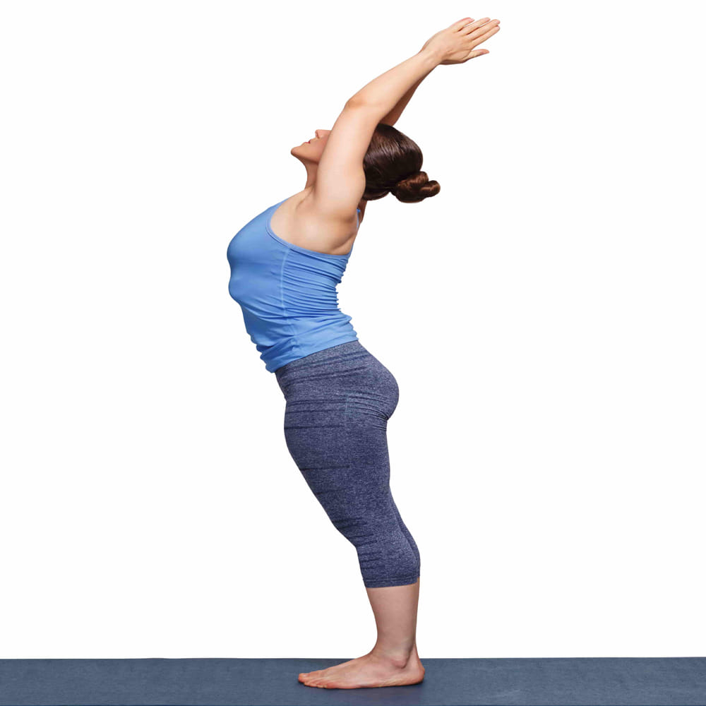 తడసానం - ఈ ఆసనం చేయడానికి ముందుగా నిటారుగా నిలబడండి. ఆ తర్వాత కాలి మీద నిలబడండి. చేతులను పైకి లేపాలి. చేతుల వేళ్లను జోడించి నిటారుగా కాసేపు ఉండండి.. ఈ భంగిమలో కొంత సేపు ఉండండి.