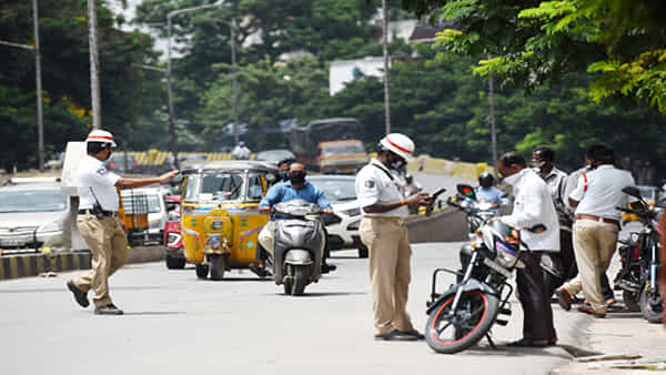 Driving License: వాహనదారులకు అలెర్ట్.. ఇకపై డ్రైవింగ్ లైసెన్స్ లేకున్నా పర్లేదు.. ఇదొక్కటి చాలు.!