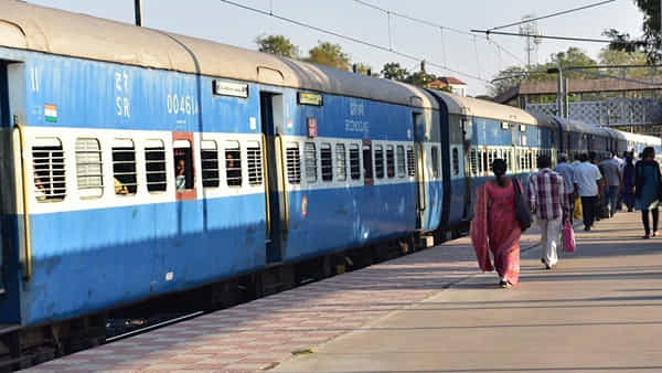 Indian Railways: రైలులో ఒక కోచ్ బుక్ చేసుకోండిలా.! ఎంత ఖర్చవుతుందో తెలుసా.?