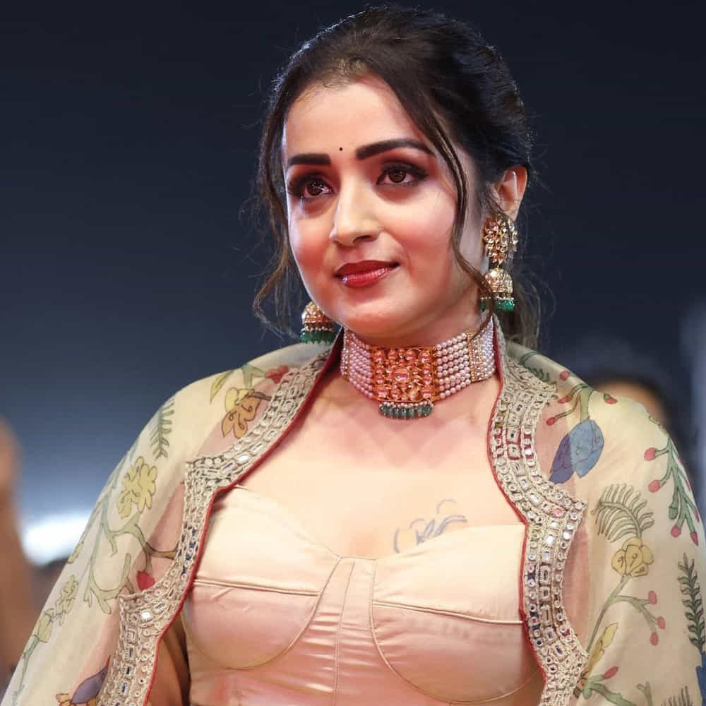 డైరెక్టర్ మణిరత్నం తెరకెక్కిస్తోన్న ఈ మూవీలో విక్రమ్, కార్తి, జయం రవి, శోభితా ధూళిపాళ్ల, ఐశ్వర్య రాయ్, త్రిష ప్రధాన పాత్రలు పోషిస్తున్నారు.