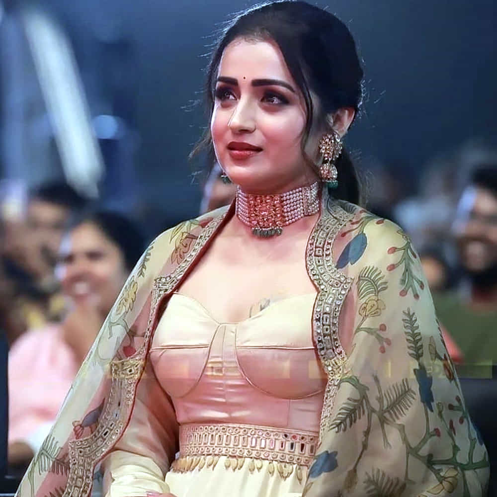 ప్రభాస్, ఎన్టీఆర్, చిరంజీవి, నాగార్జున, బాలకృష్ణ, రవితేజ వంటి స్టార్ హీరోలతో స్క్రీన్ షేర్ చేసుకుని తనకంటూ ప్రత్యేక గుర్తింపు తెచ్చుకుంది.