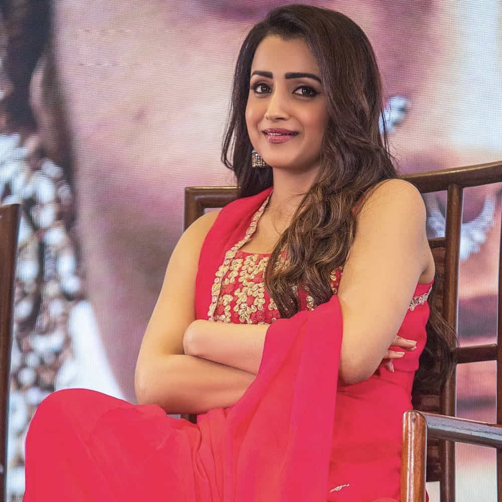 చెన్నై చంద్రం త్రిషకు ఉన్న క్రేజ్ గురించి ప్రత్యేకంగా చెప్పాల్సిన అవసరం లేదు. తెలుగులో వర్షం సినిమాతో పరిచయం అయ్యింది ఈ ముద్దుగుమ్మ. తొలి సినిమాతోనే సాలిడ్ సక్సెస్ అందుకున్న త్రిషకు ఇక్కడ భారీ ఫాలోయింగ్ పెరిగింది.
