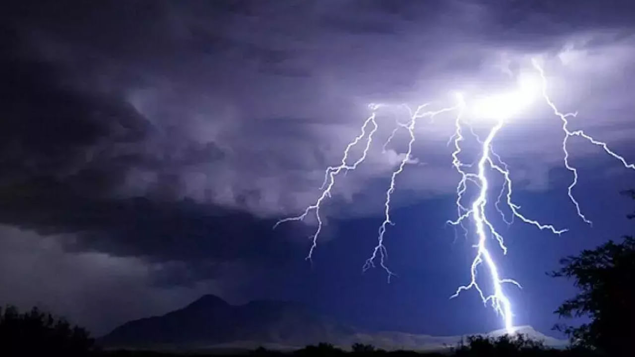 Telangana Rains: బాబోయ్ మళ్లీ వానలు.. రాగల 3 రోజులు రాష్ట్రంలో ఈదురుగాలులతో కూడిన వర్షాలు