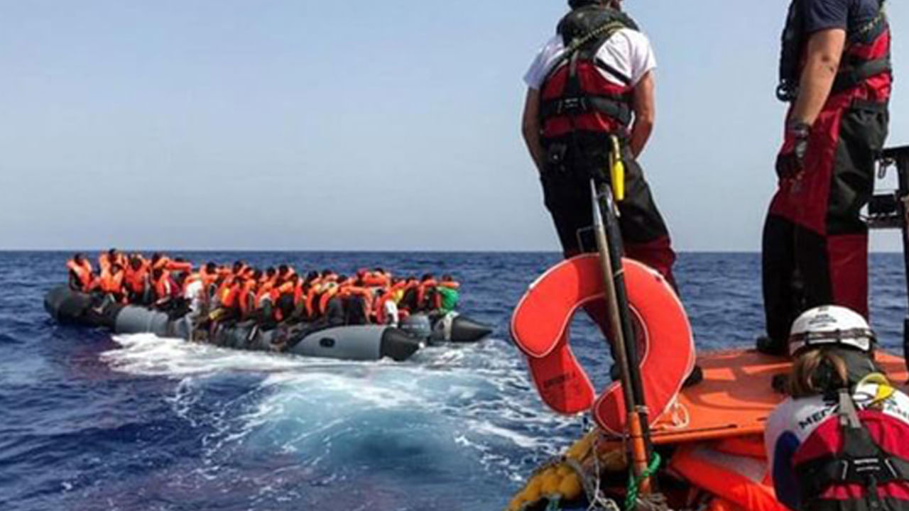 Tunisia migrant boat accident: పెను విషాదం.. 110 మందితో వెళ్తున్న వలసదారుల పడవ బోల్తా.. 25కి చేరిన మృతుల సంఖ్య