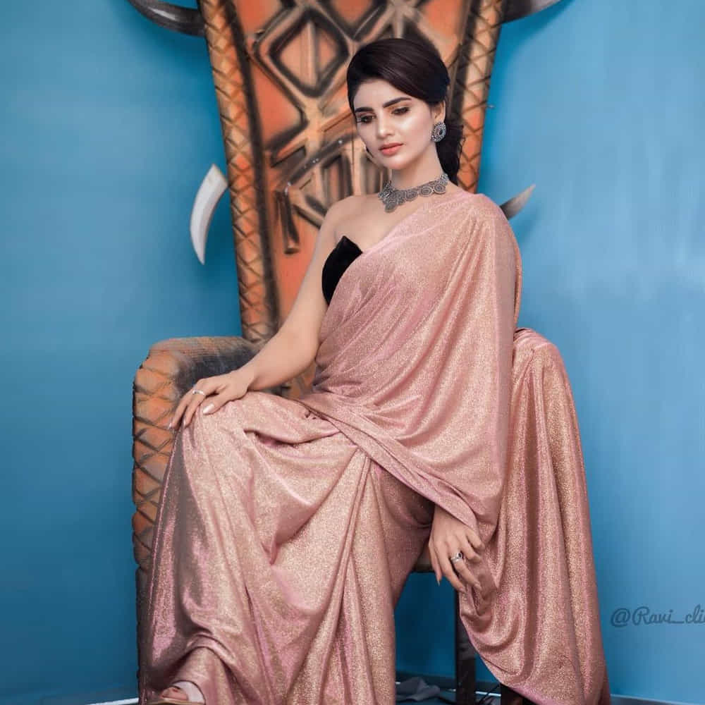 ఈ మధ్య జబర్దస్త్ లోకి వచ్చి బాగా ఫేమస్ అయింది వర్ష.. అంతకుముందు కొన్ని సీరియల్స్ లో నటించిన వర్షకి పెద్దగా పాపులర్ కాలేదు.. అయితే ఎప్పుడైతే జబర్దస్త్ లోకి ఎంట్రీ ఇచ్చిందో అప్పుటి నుంచి ఈ అమ్మడు క్రేజ్ అమాంతం పెరిగిపోయింది. సోషల్ మీడియాలో యాక్టివ్ గా ఉంటున్న ఈ భామ ఎప్పటికప్పుడు తన హాట్ ఫోటో షూట్ లు సోషల్ మీడియాలో షేర్ చేస్తూ వస్తోంది.