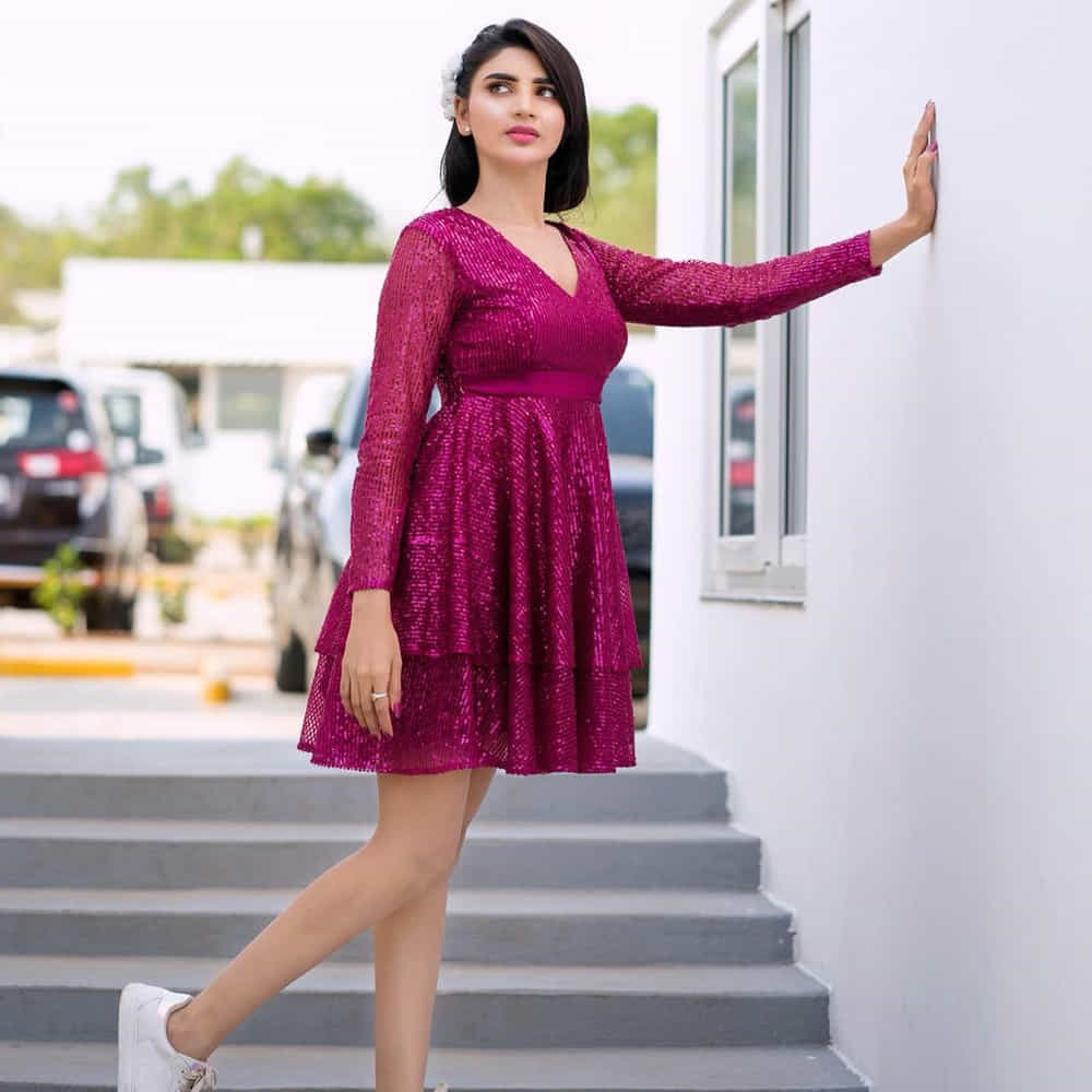 ఈ మధ్య జబర్దస్త్ లోకి వచ్చి బాగా ఫేమస్ అయింది వర్ష.. అంతకుముందు కొన్ని సీరియల్స్ లో నటించిన వర్షకి పెద్దగా పాపులర్ కాలేదు.. అయితే ఎప్పుడైతే జబర్దస్త్ లోకి ఎంట్రీ ఇచ్చిందో అప్పుటి నుంచి ఈ అమ్మడు క్రేజ్ అమాంతం పెరిగిపోయింది.
