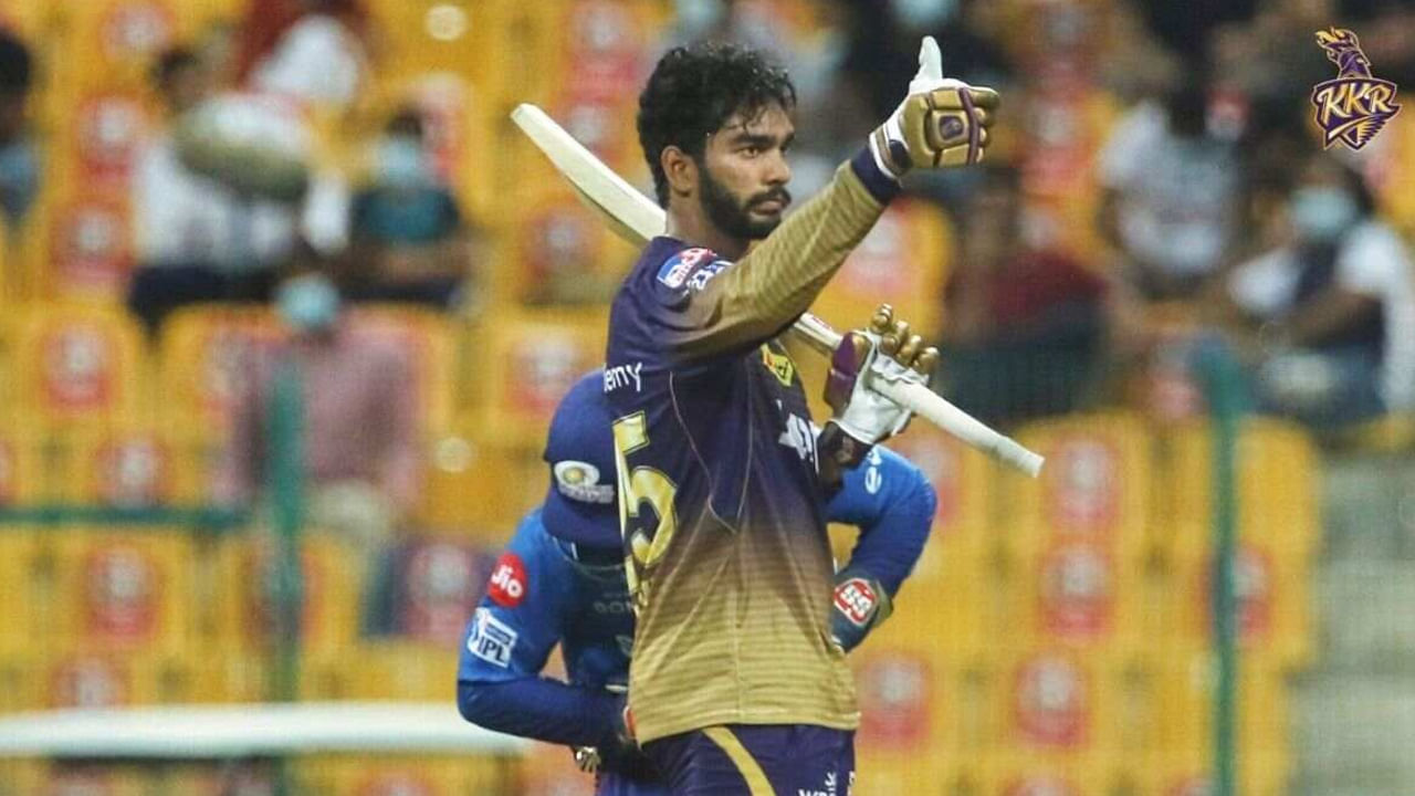 2. వెంకటేష్ అయ్యర్: KKR స్టార్ బ్యాట్స్‌మెన్ వెంకటేష్ అయ్యర్ IPL 2023లో సెంచరీ చేసిన రెండవ ఆటగాడిగా నిలిచాడు. ఏప్రిల్ 16న ముంబై ఇండియన్స్‌తో జరిగిన మ్యాచ్‌లో అయ్యర్ ఇన్నింగ్స్ 104 పరుగులు చేశాడు. అయితే దీని తర్వాత ఢిల్లీతో జరిగిన మ్యాచ్‌లో ఖాతా తెరవకుండానే పెవిలియన్‌కు చేరుకున్నాడు. మరి ఈ మ్యాచ్‌లో అతడు జట్టు తరపున ఎలాంటి ఇన్నింగ్స్ ఆడతాడో చూడాలి.