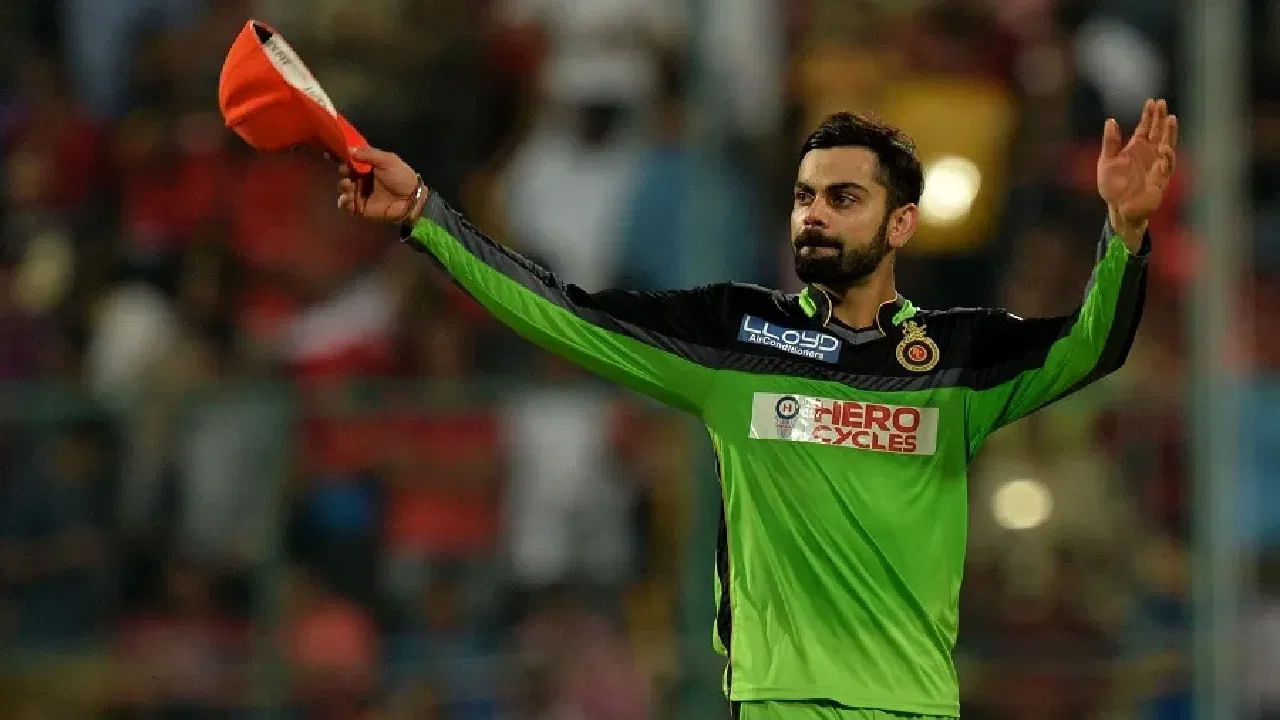 IPL 2023: ఐపీఎల్ 16వ సీజన్‌లో RCB స్టార్ ప్లేయర్ విరాట్ కోహ్లీ 300కి పైగా పరుగులు చేశాడు. దీంతో పాటు ఐపీఎల్‌లో వరుసగా మూడు వందల కంటే ఎక్కువ పరుగులు చేసిన కింగ్ కోహ్లీకి ప్రత్యేక రికార్డు ఉంది.