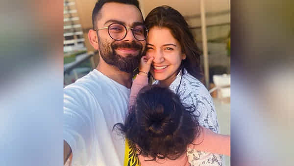 Viral Photo: 2 వరుస పరాజయాలతో కోహ్లీ పరేషాన్.. కట్చేస్తే.. టెన్షన్ తగ్గించిన వామికా.. వైరల్ ఫొటో..