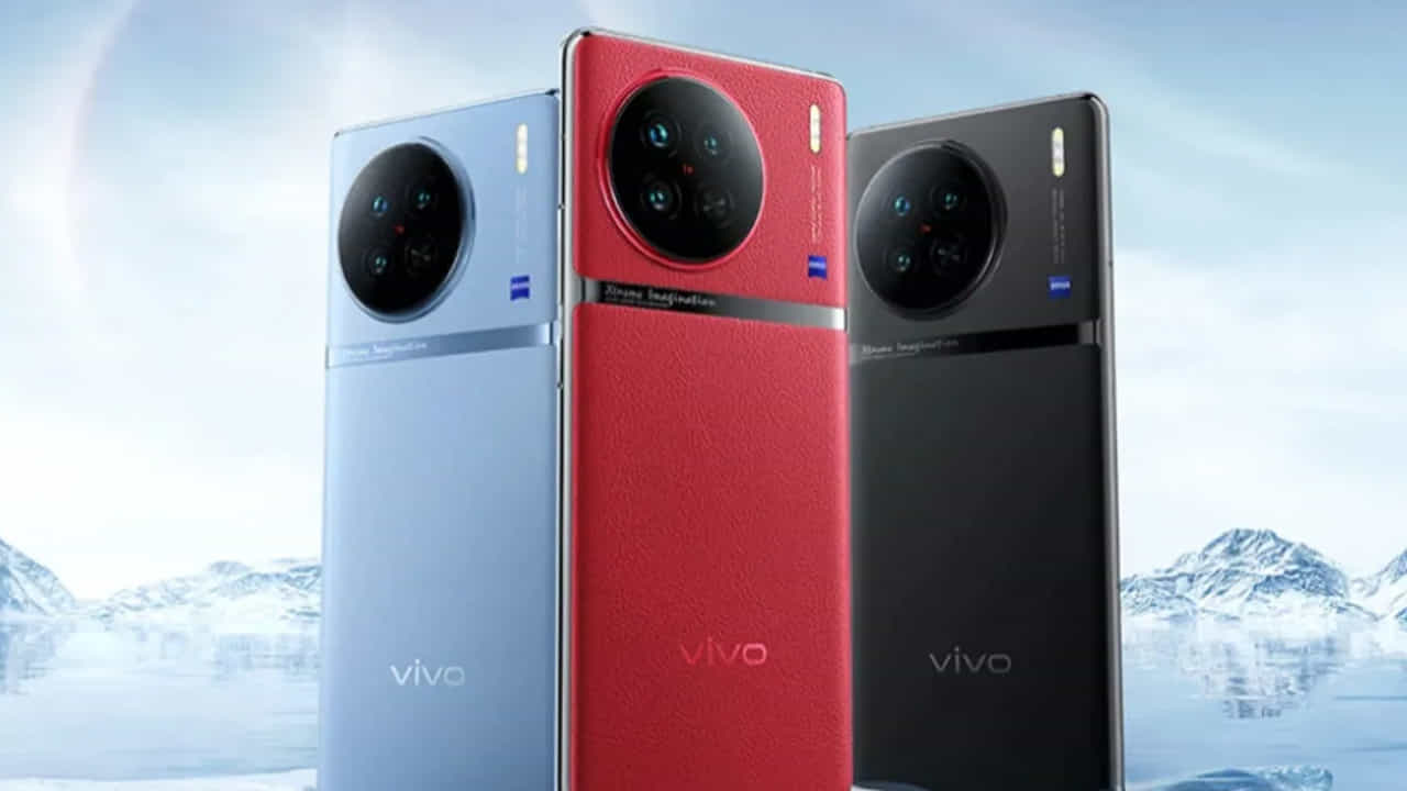 కెమెరా విషయానికొస్తే.. ఇందులో 50+50+12 మెగాపిక్సెల్ ట్రిపుల్ రియర్ కెమెరా సెటప్తో పాటు సెల్ఫీల కోసం 32 మెగా పిక్సెల్తో కూడిన ఫ్రంట్ కెమెరాను అందించారు.