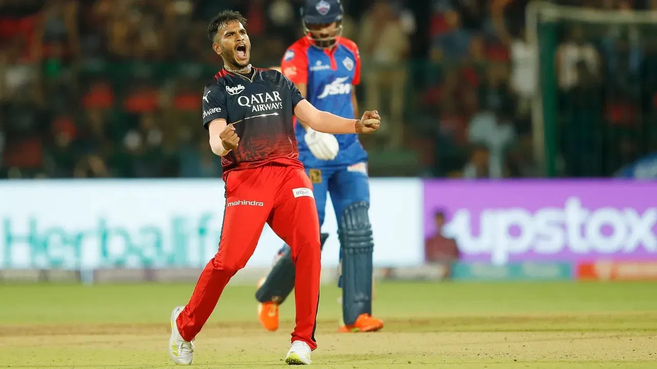 అంటే ఆర్‌సీబీ తరపున అరంగేట్రం చేసిన భారత అత్యుత్తమ పేసర్‌గా వైశాక్ విజయ్‌కుమార్ రికార్డు సృష్టించాడు. అలాగే, రాబోయే మ్యాచ్‌లకు కూడా జట్టులో తన స్థానాన్ని ఖాయం చేసుకున్నారు.