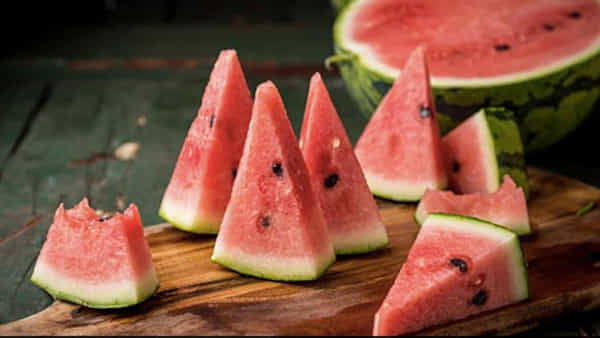 Watermelon: ఫ్రిజ్లో పెట్టుకుని పుచ్చకాయ తింటున్నారా.. ఈ పొరపాటు అస్సలు చేయకండి.. ఎందుకంటే..