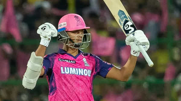 Video: 8 ఫోర్లు, 4 సిక్స్లతో హాఫ్ సెంచరీ.. మూడోసారి CSKకు ముచ్చెమటలు.. 21 ఏళ్ల ఓపెనర్ దెబ్బకు ధోనీసేన ఫసక్..