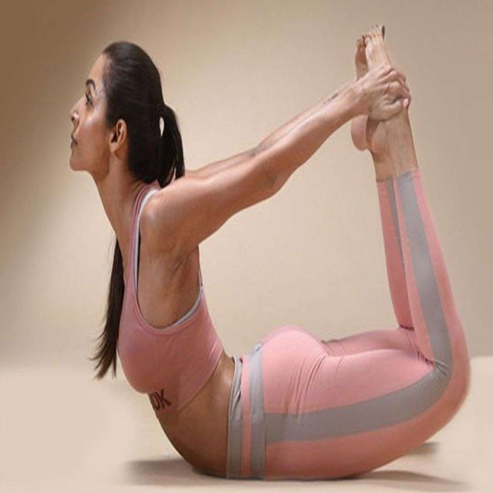 యోగా చేయడం వల్ల అనేక ఆరోగ్య సమస్యలు దూరం అవుతాయి. యోగా మనల్ని మానసికంగా, శారీరకంగా ఆరోగ్యంగా ఉంచుతుంది. ఆరోగ్యంగా, రోజంతా చురుకుదనంతో ఉండాలంటే.. ఇంట్లో ఈ యోగా ఆసనాలు వేస్తే మంచిదని పేర్కొంటున్నారు. అవేంటో ఇప్పుడు చూద్దాం..