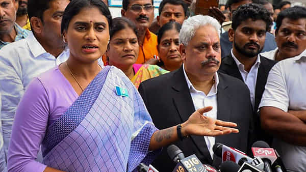 Y.S. Sharmila: టాక్ ఆఫ్ ది తెలంగాణ అవడంలో వైఎస్ షర్మిల సక్సెస్..! రెండు రోజులుగా ఆమె చుట్టే తిరిగిన రాజకీయం..