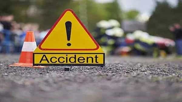 Road Accident: నెత్తురోడిన రహదారి.. తుఫాన్ను ఢీకొట్టిన లారీ.. ఏడుగురు దుర్మరణం