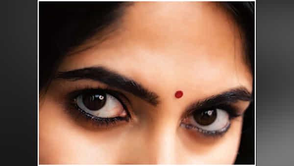 Tollywood: చూపులే చూరకత్తులంటే నమ్మలేదు.. నీ కళ్లను చూస్తే నిజమనిపిస్తుంది.. ఈ బ్యూటీ ఎవరో గుర్తుపట్టండి..