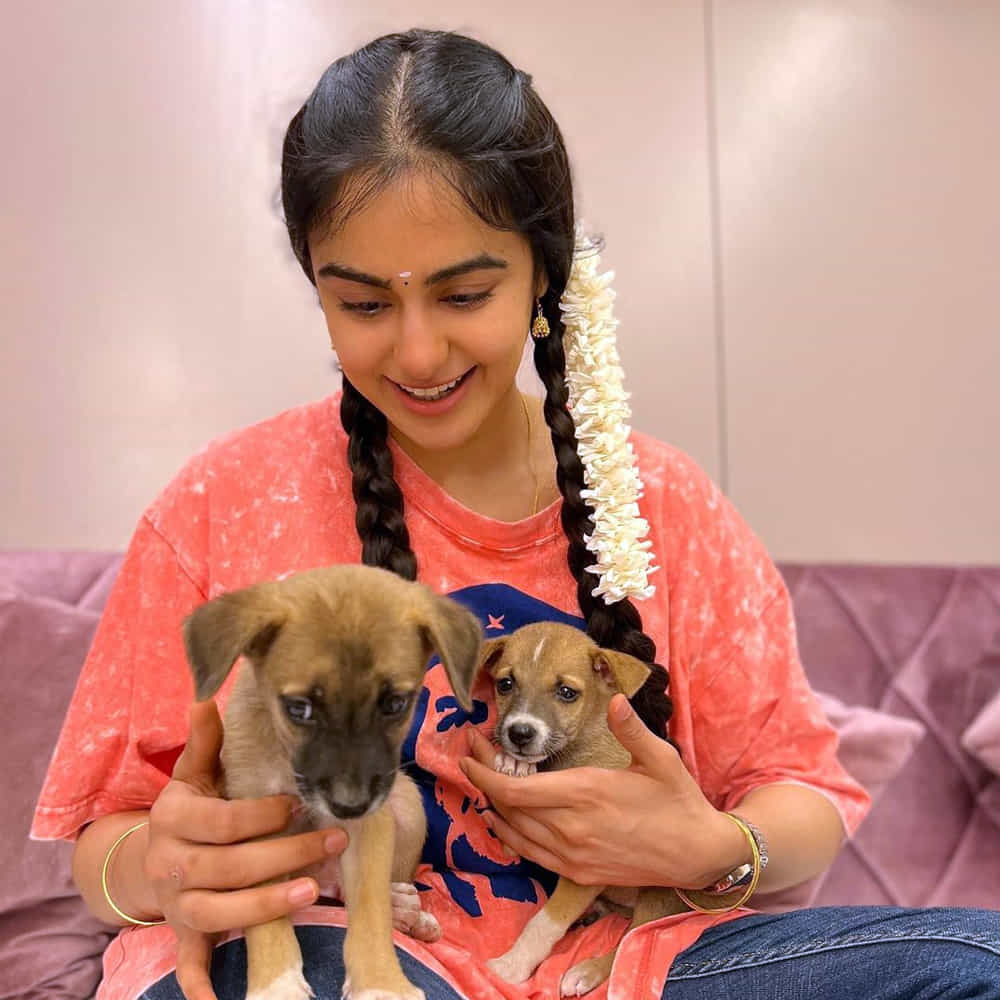 దర్శకులు కూడా హీరో హీరోయిన్లను సమానంగా ట్రీట్ చేసినప్పుడే అవుట్పుట్ సరిగా వస్తుందన్నారు అదా. ఒకరిని గౌరవంగా చూసి మరొకరిని అవమానిస్తే ఆ ఎఫెక్ట్ సినిమా మీద కూడా పడుతుందని సజెషన్ ఇచ్చారు.