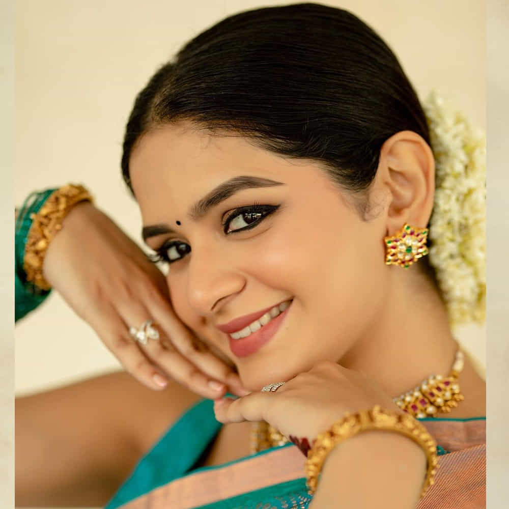 దర్శకుడు శంకర్ పెద్ద కూతురు అదితి శంకర్ సినిమాలో నటిస్తోంది. మెడిసిన్ చదివిన అదితి శంకర్ సినిమాపై ఉన్న అభిమానంతో సినిమాలో నటిస్తోంది.