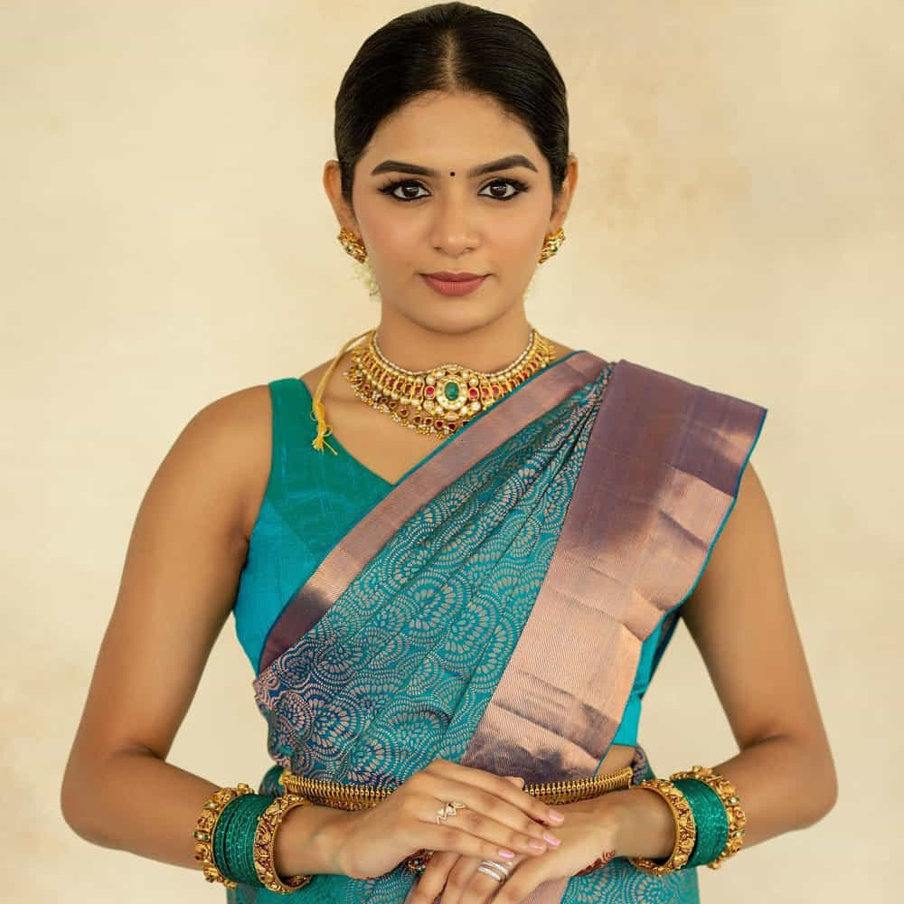 తెలుగు చిత్రసీమలో గాయనిగా అరంగేట్రం చేసిన అదితి శంకర్ విరుమాన్ సినిమాతో తమిళ చిత్రసీమలోకి అడుగుపెట్టింది.