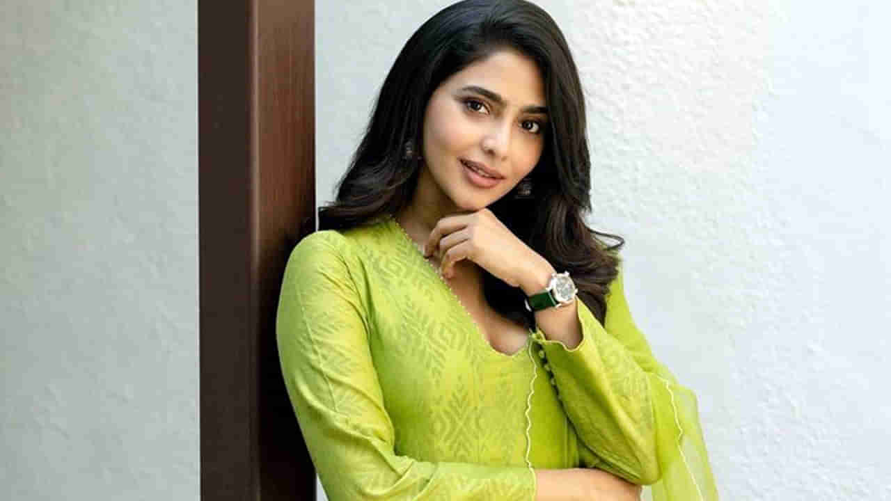 Aishwarya Lekshmi: నటుడితో ప్రేమాయణం రూమర్స్‏కు చెక్.. ఆ క్రికెటర్‏తో ప్రేమలో పడ్డానంటున్న ఐశ్వర్య లక్ష్మి..