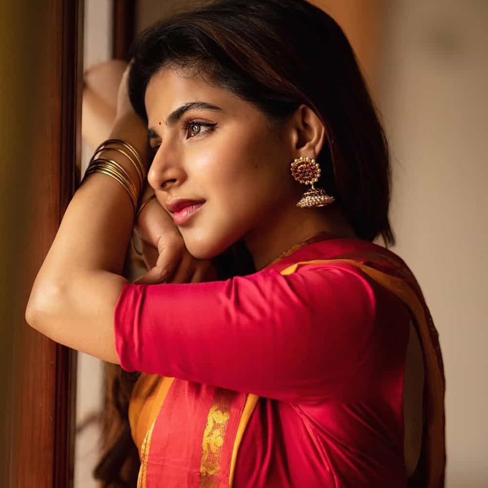 ఇటీవల తెలుగు తెరపై తమిళ్, మలయాళీ హీరోయిన్స్ సందడి చేస్తున్న సంగతి తెలిసిందే. అందులో కొందరు స్టార్ హీరోయిన్లుగా వరుస అవకాశాలు అందుకోగా.. మరికొందరు ఒకటి, రెండు చిత్రాలతో సరిపెట్టుకుంటున్నారు.